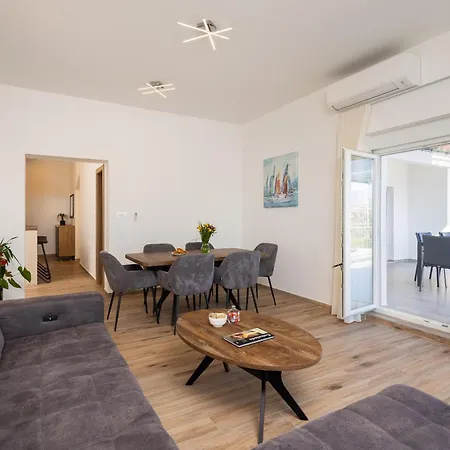 Hedonist Apartman *